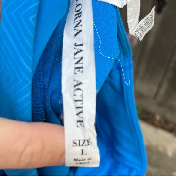 Geometric Pattern Lorna Jane Active Shorts - Picture 3 of 6